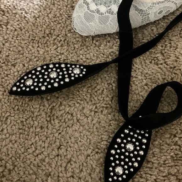 Valentino Garavani Black and White Lace Heels - Picture 7 of 9